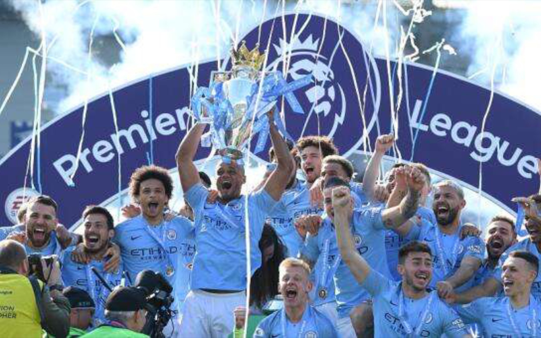 通过足球这 通过足球这